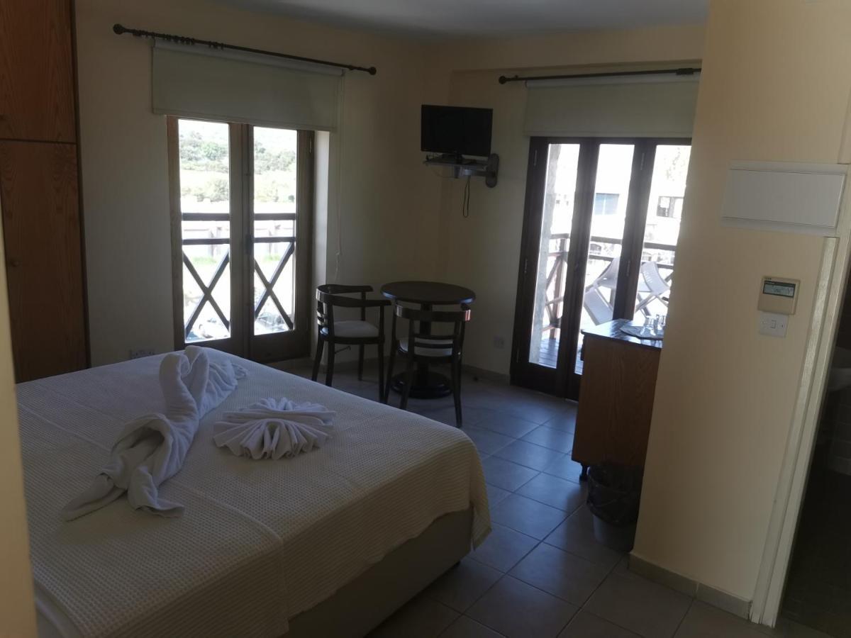 Y & P Latchi Hotel المظهر الخارجي الصورة