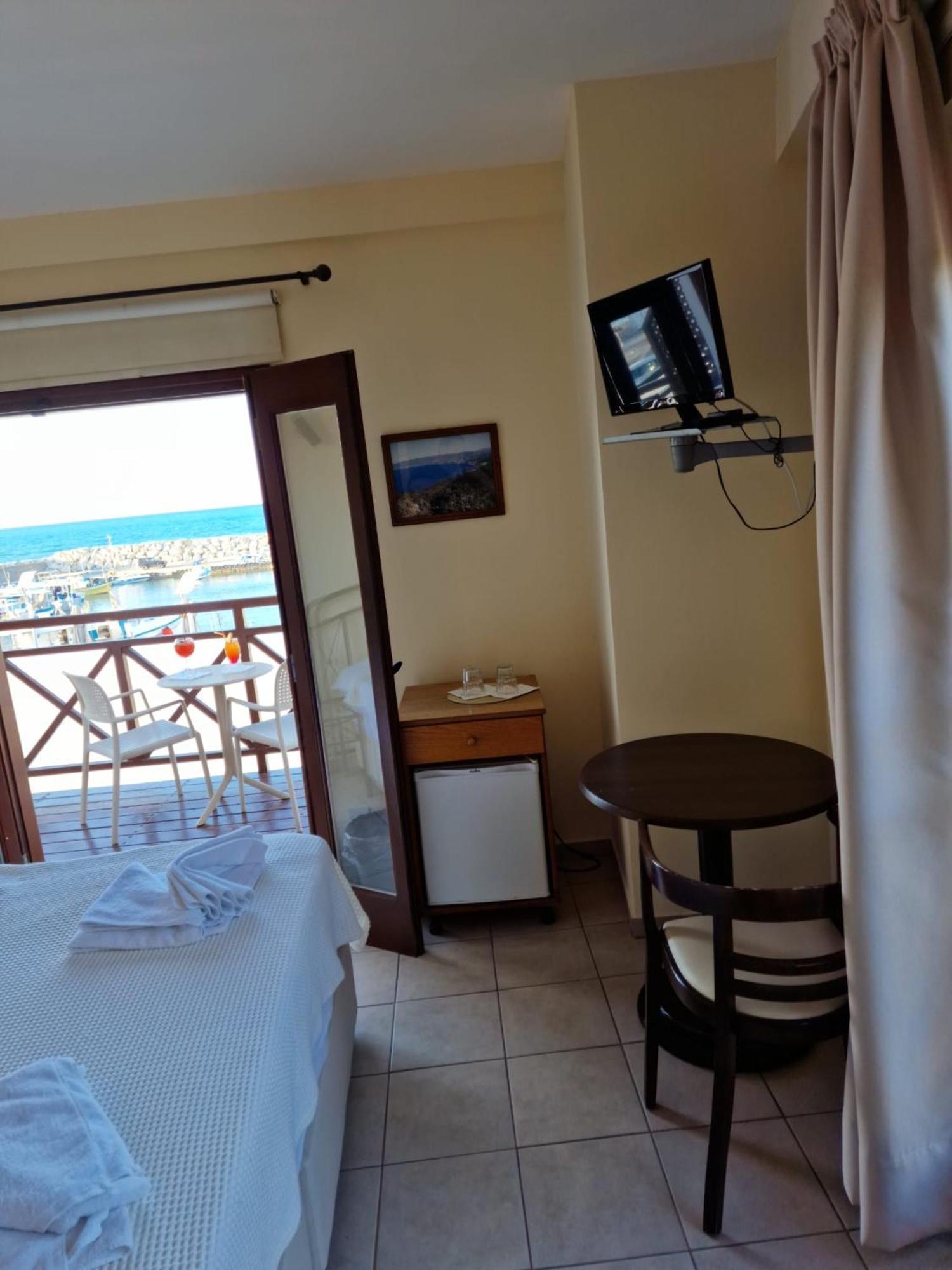 Y & P Latchi Hotel الغرفة الصورة