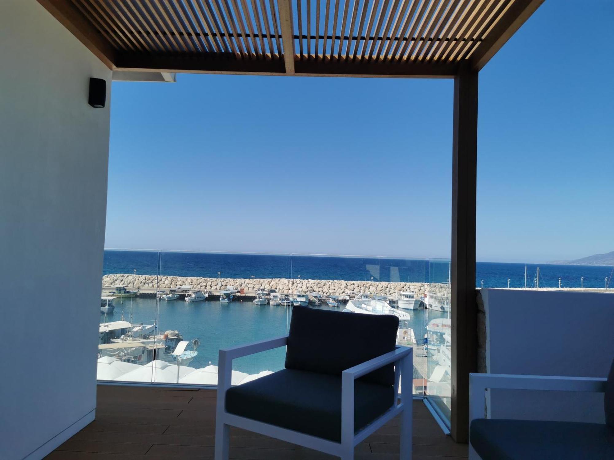 Y & P Latchi Hotel الغرفة الصورة